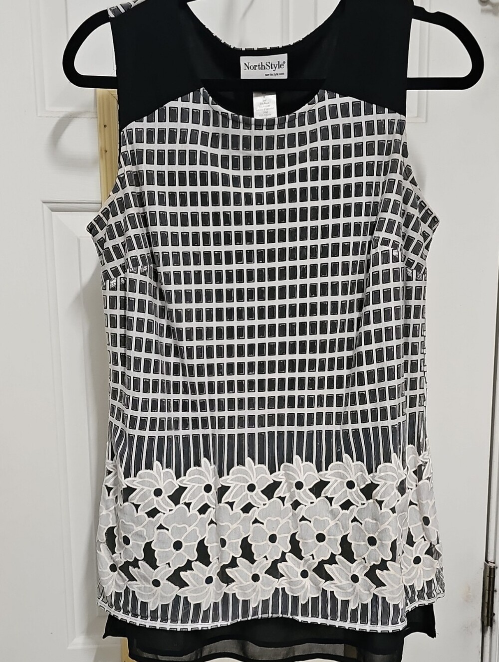 NorthStyle Black & White Floral Grid Sleeveless Top